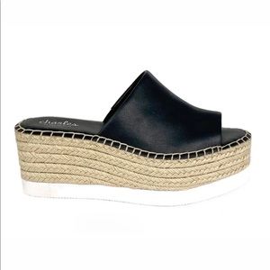 New! NIB Charles David Sporty Sandal size 10 in Black